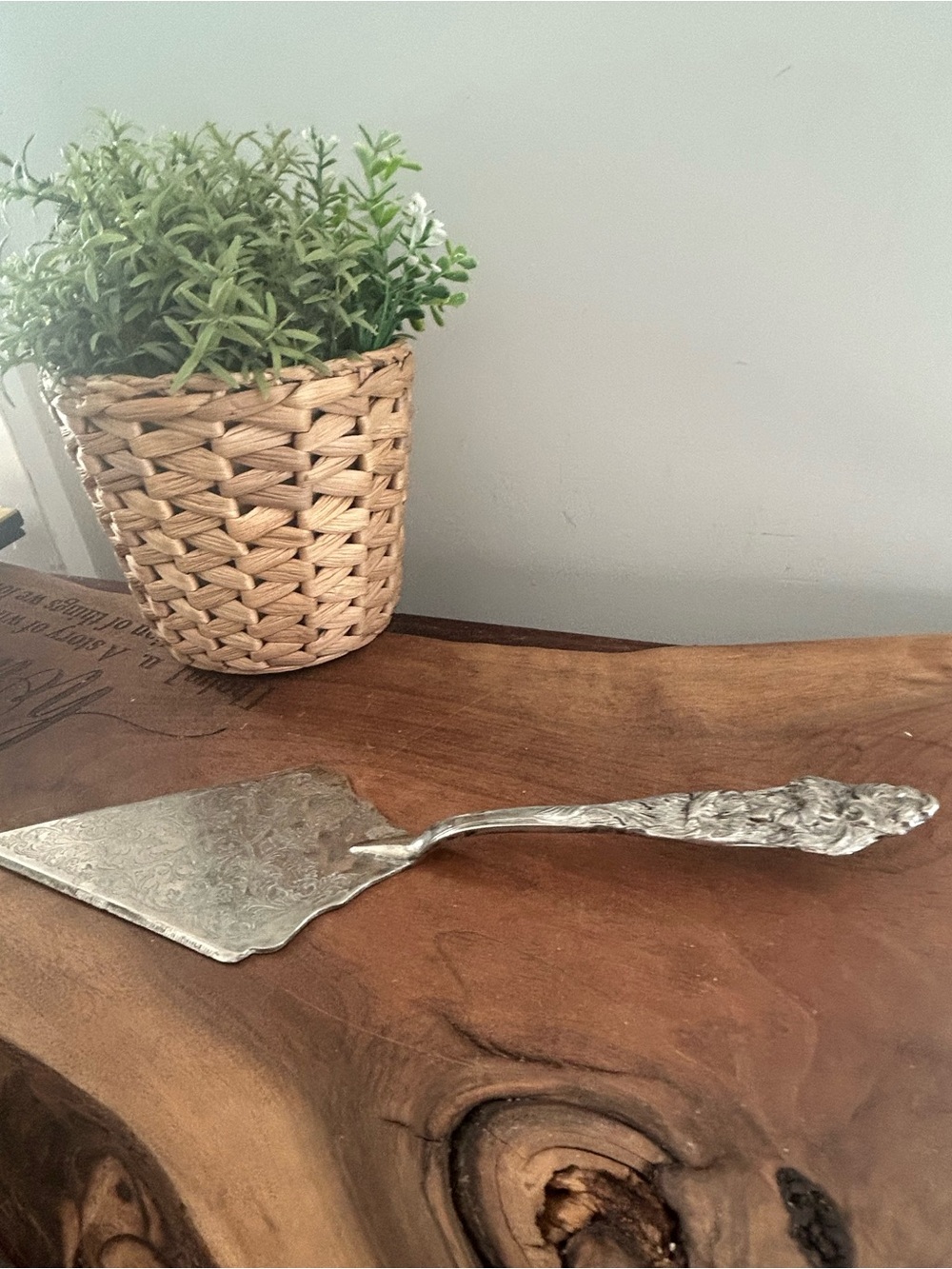 Vintage silverplated Ornate Pastry Pie Cake Server Lifter server tool utensil